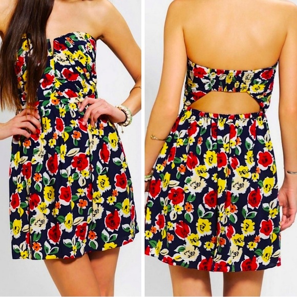 Kimchi Blue Dresses & Skirts - !! kimchi blue strapless open back dress 👗